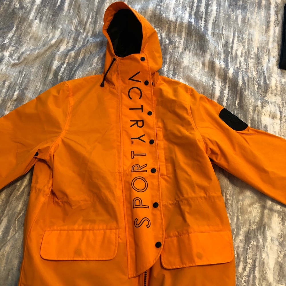 10.Deep Vctry Sport Orange Deep Coat